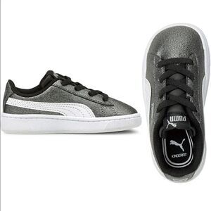 Puma Boys Vikky V2 Glitz leather sneaker size 7c and 9c, NIB